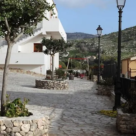 Il Cortile * Custonaci